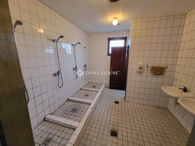 Eladó ipari ingatlan, Nyergesújfaluban 199.99 M Ft