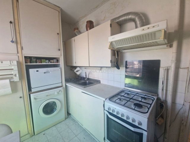 Eladó panellakás, Pécsett 59.9 M Ft, 3 szobás