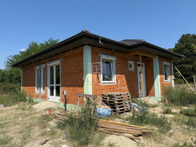 Eladó családi ház, Ballószögön 78.9 M Ft, 5 szobás
