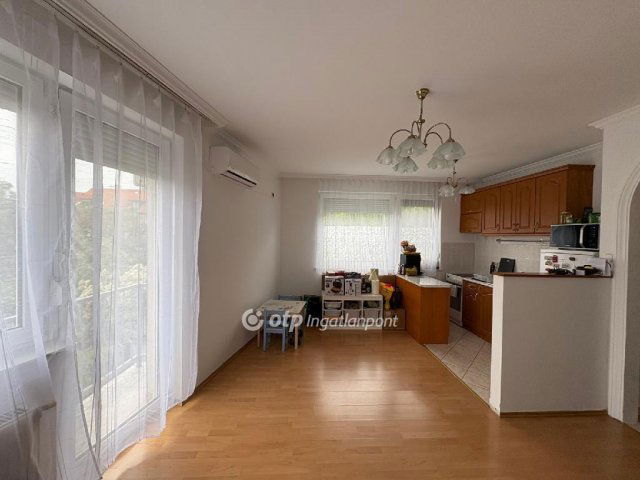 Eladó téglalakás, Budapesten, XIV. kerületben 75.8 M Ft