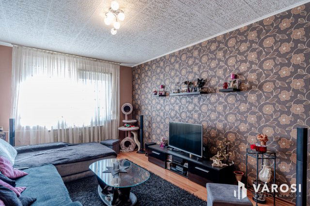 Eladó panellakás, Szegeden 59.9 M Ft, 3 szobás