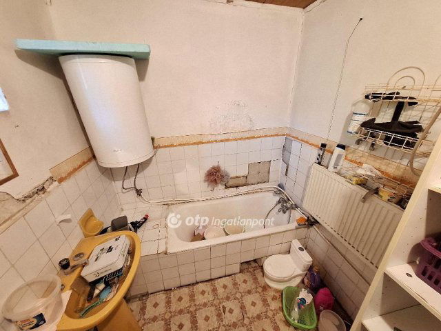 Eladó családi ház, Tiszakécskén 24 M Ft, 3 szobás