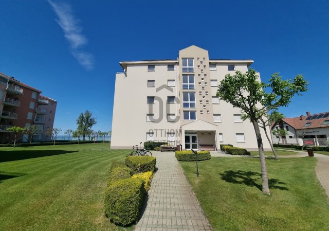 Eladó téglalakás, Siófokon 90 M Ft, 2 szobás