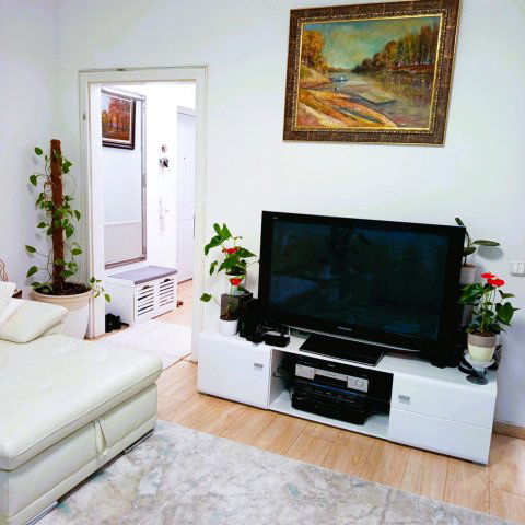 Eladó téglalakás, Szolnokon 43.9 M Ft, 3 szobás