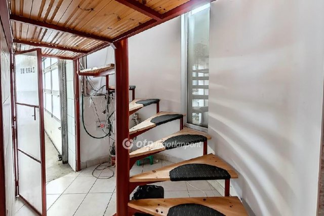 Eladó családi ház, Vecsésen 140 M Ft, 4 szobás