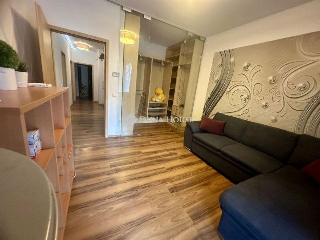 Eladó téglalakás, Budapesten, III. kerületben, Nánási úton