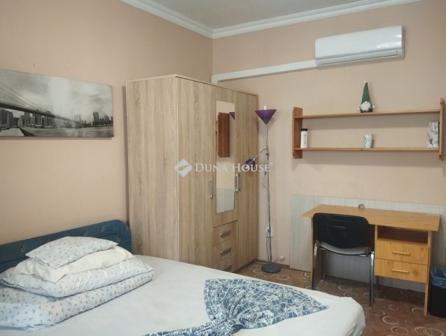 Eladó téglalakás, Pécsett 54 M Ft, 2 szobás