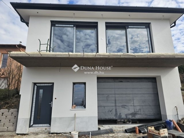 Eladó családi ház, Szentendrén 215 M Ft, 5 szobás