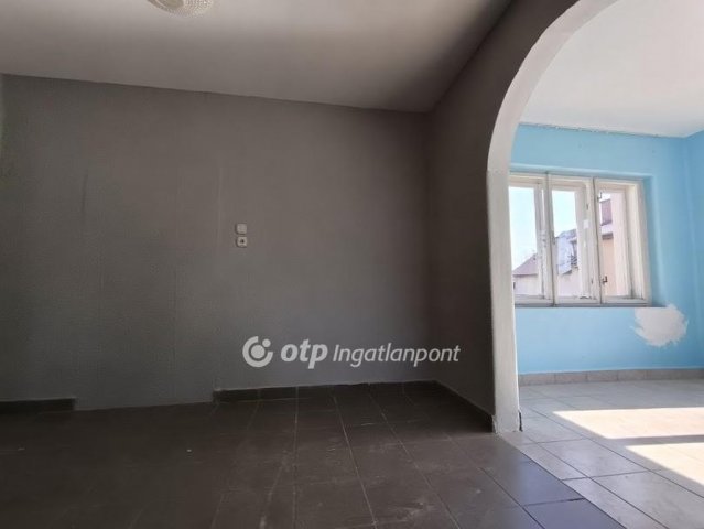 Eladó családi ház, Gyöngyösorosziban 15 M Ft, 3 szobás