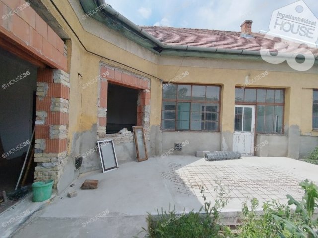 Eladó családi ház, Tiszaalpáron 29.9 M Ft, 5 szobás
