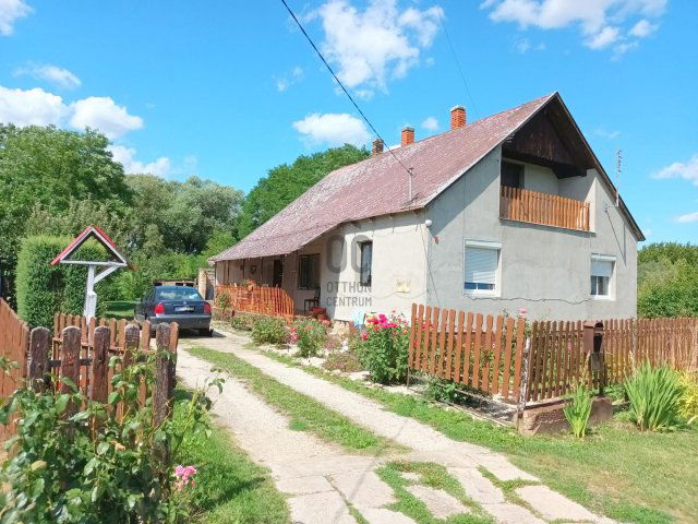 Eladó családi ház, Zalaszentgróton 29.9 M Ft, 4 szobás