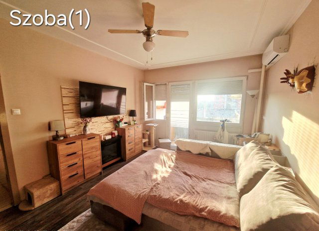 Eladó panellakás, Mosonmagyaróváron 49.99 M Ft, 2 szobás