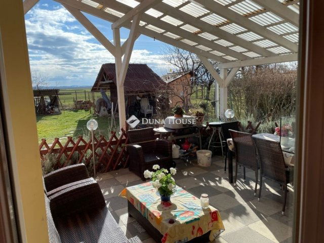 Eladó családi ház, Tahitótfalun 94.9 M Ft, 3+2 szobás