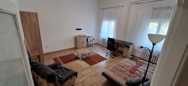 Kiadó téglalakás, albérlet, Szegeden, Kálvin téren, 3 szobás