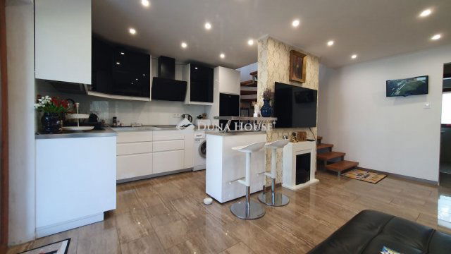 Eladó családi ház, Velencén 198 M Ft, 4 szobás