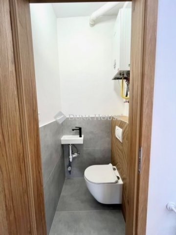 Eladó téglalakás, Pécsett 79.9 M Ft, 5 szobás