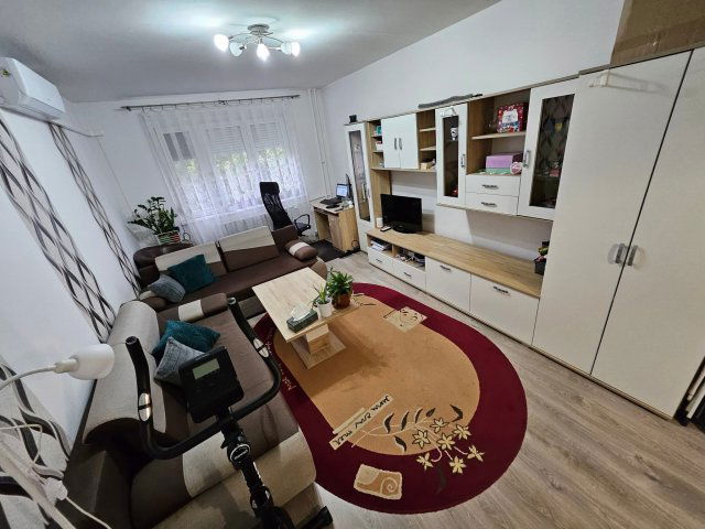 Eladó panellakás, Szegeden 57 M Ft, 2 szobás