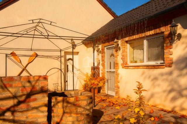 Eladó családi ház, Siófokon 98 M Ft, 5 szobás