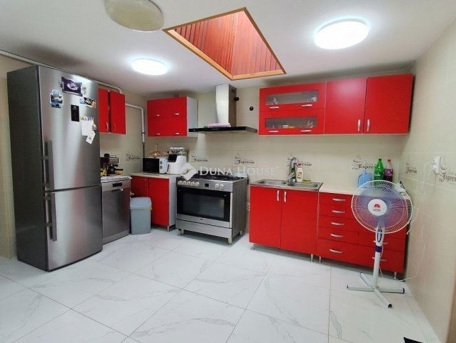 Eladó családi ház, Vecsésen 69.9 M Ft, 3 szobás