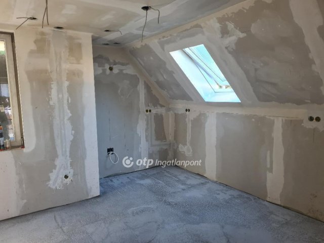 Eladó családi ház, Törökbálinton 170 M Ft, 9 szobás