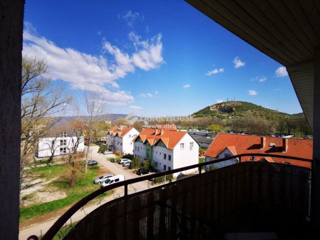 Eladó téglalakás, Esztergomban 67.5 M Ft, 5 szobás