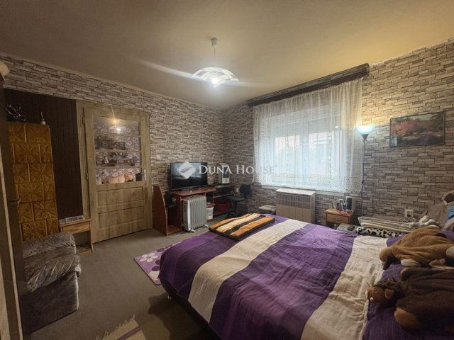 Eladó családi ház, Turán 40 M Ft, 3 szobás