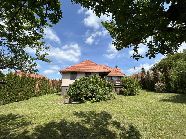 Eladó családi ház, Bakonybélben 104 M Ft, 4 szobás