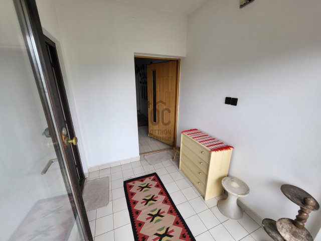 Eladó családi ház, Pécsett 110 M Ft, 8 szobás