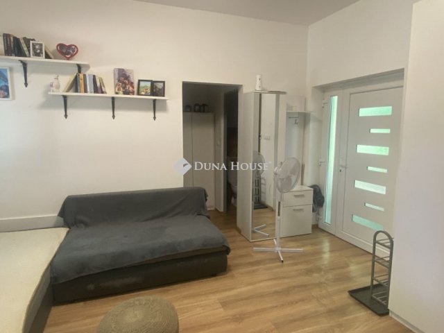 Eladó családi ház, Tasson 28 M Ft, 2 szobás