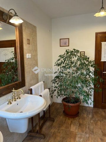 Eladó családi ház, Nagykovácsiban 235 M Ft, 5 szobás