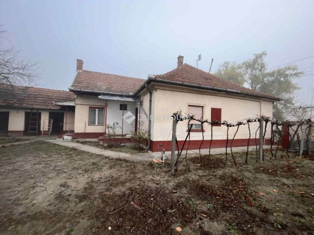 Eladó családi ház, Akasztón 27.99 M Ft, 4 szobás