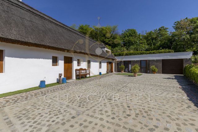 Eladó családi ház, Tihanyban 299 M Ft, 6 szobás