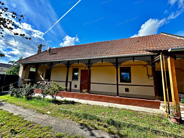 Eladó családi ház, Békésen 32 M Ft, 2 szobás