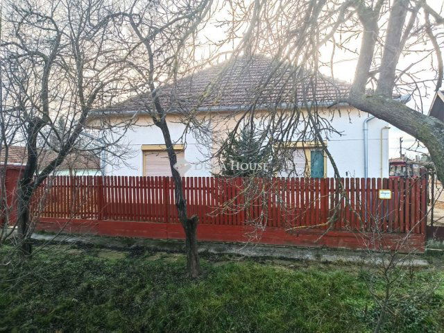 Eladó családi ház, Békésen, Gőzmalom soron 19.5 M Ft, 3 szobás