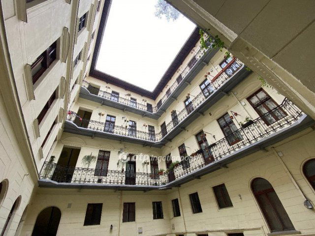 Kiadó téglalakás, albérlet, Budapesten, VI. kerületben