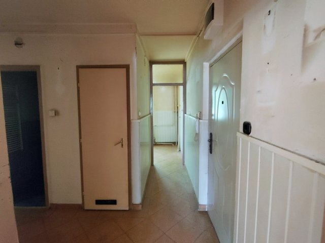 Eladó panellakás, Szegeden, Ipoly soron 60 M Ft, 2+1 szobás