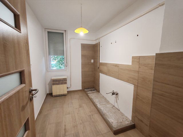 Eladó téglalakás, Szolnokon 33.5 M Ft, 2 szobás