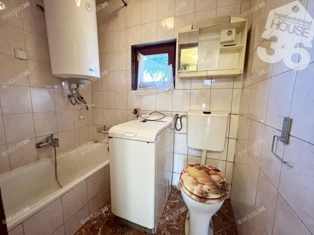 Eladó családi ház, Kecskeméten 14.9 M Ft, 2 szobás