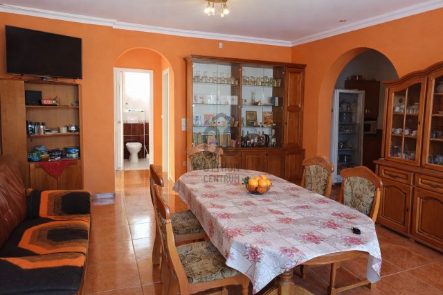 Eladó családi ház, Debrecenben 107 M Ft, 7 szobás