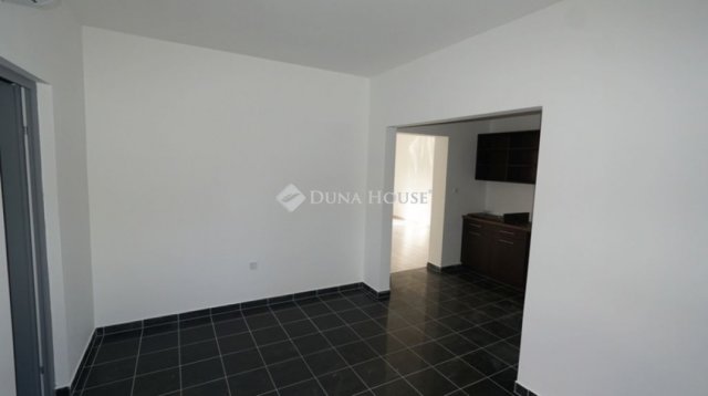 Eladó üzlethelyiség, Zalaszentivánon 130 M Ft, 2 szobás