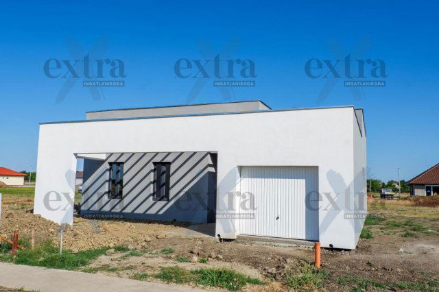 Eladó családi ház, Deszken 119.9 M Ft, 4 szobás