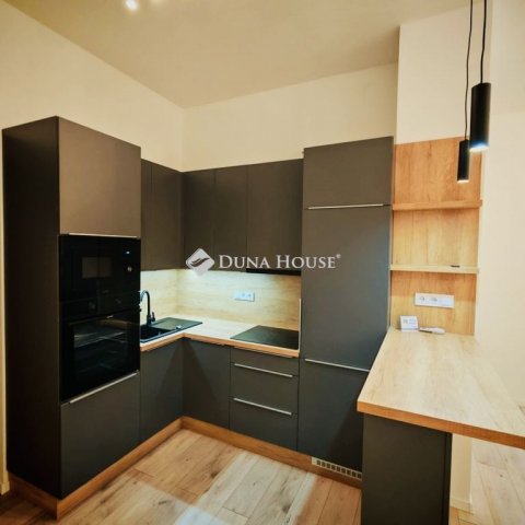 Eladó téglalakás, Pécsett, Apáca utcában 86.9 M Ft, 3 szobás