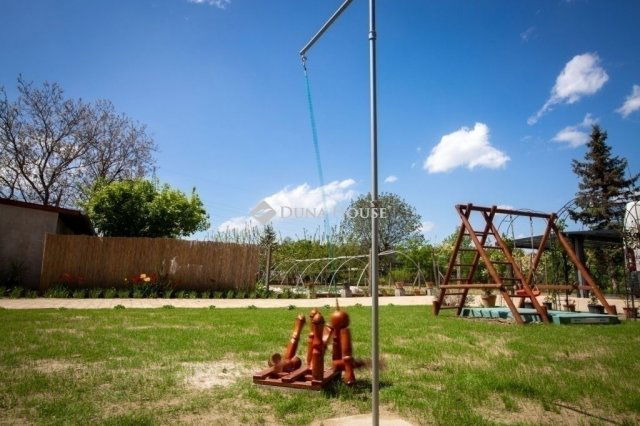 Eladó családi ház, Szegeden 289 M Ft, 6 szobás