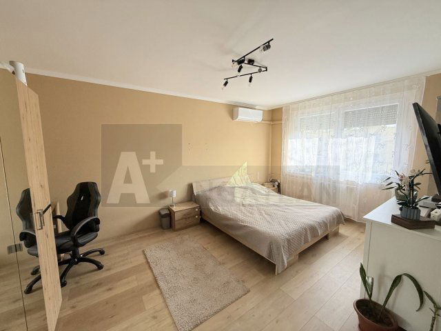 Eladó panellakás, Szegeden 51.9 M Ft, 2 szobás