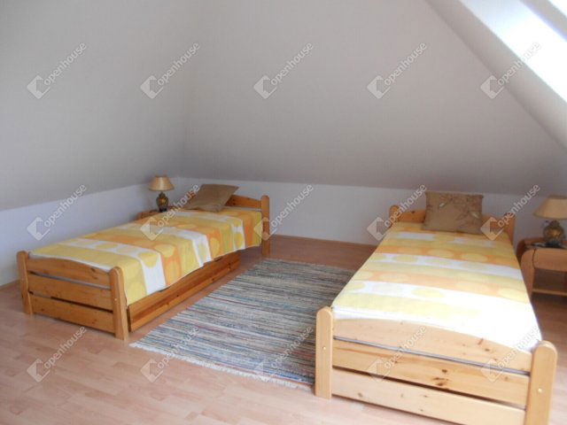 Eladó téglalakás, Hévízen 55 M Ft, 3 szobás