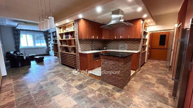 Eladó téglalakás, Győrött 88.8 M Ft, 3 szobás