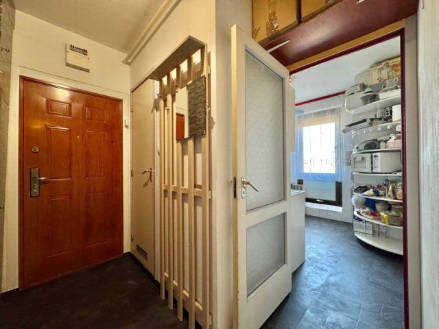 Eladó panellakás, Pécsett, Illyés Gyula úton 44.5 M Ft