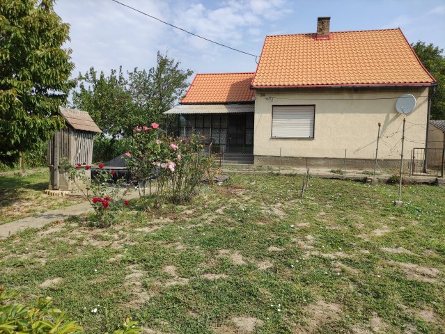 Eladó családi ház, Mohácson 20 M Ft, 3 szobás