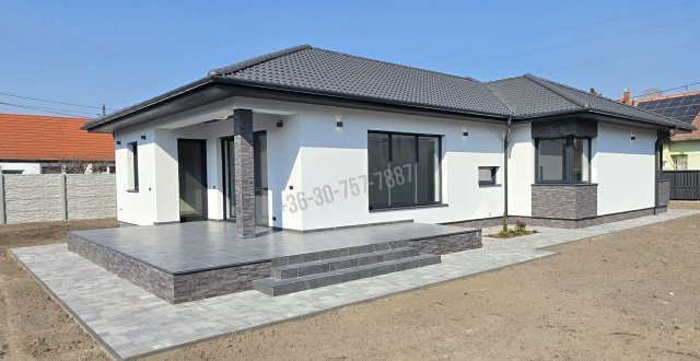 Eladó családi ház, Szigetszentmiklóson 163.9 M Ft, 4 szobás