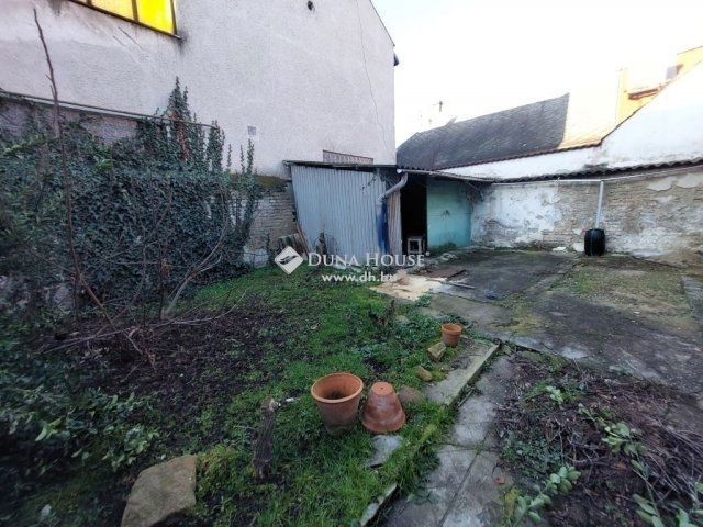 Eladó családi ház, Vácon 79 M Ft, 1 szobás